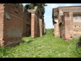 04022 ostia - regio i - insula vi - via della fortuna - blick von der via dei misuratori del grano ri norden.jpg